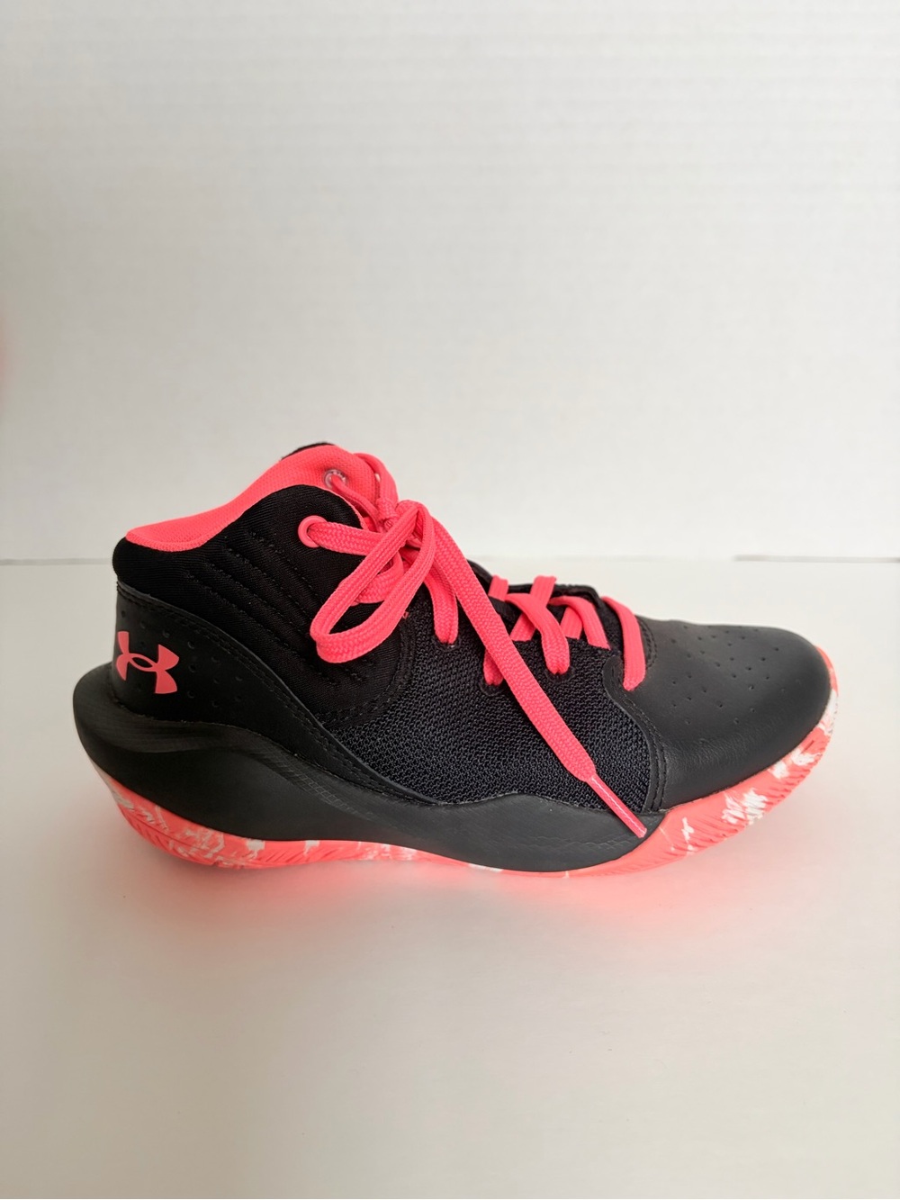 Under Armour Basketball Shoes Athletic Court Sneakers Black Pink Youth Size 1